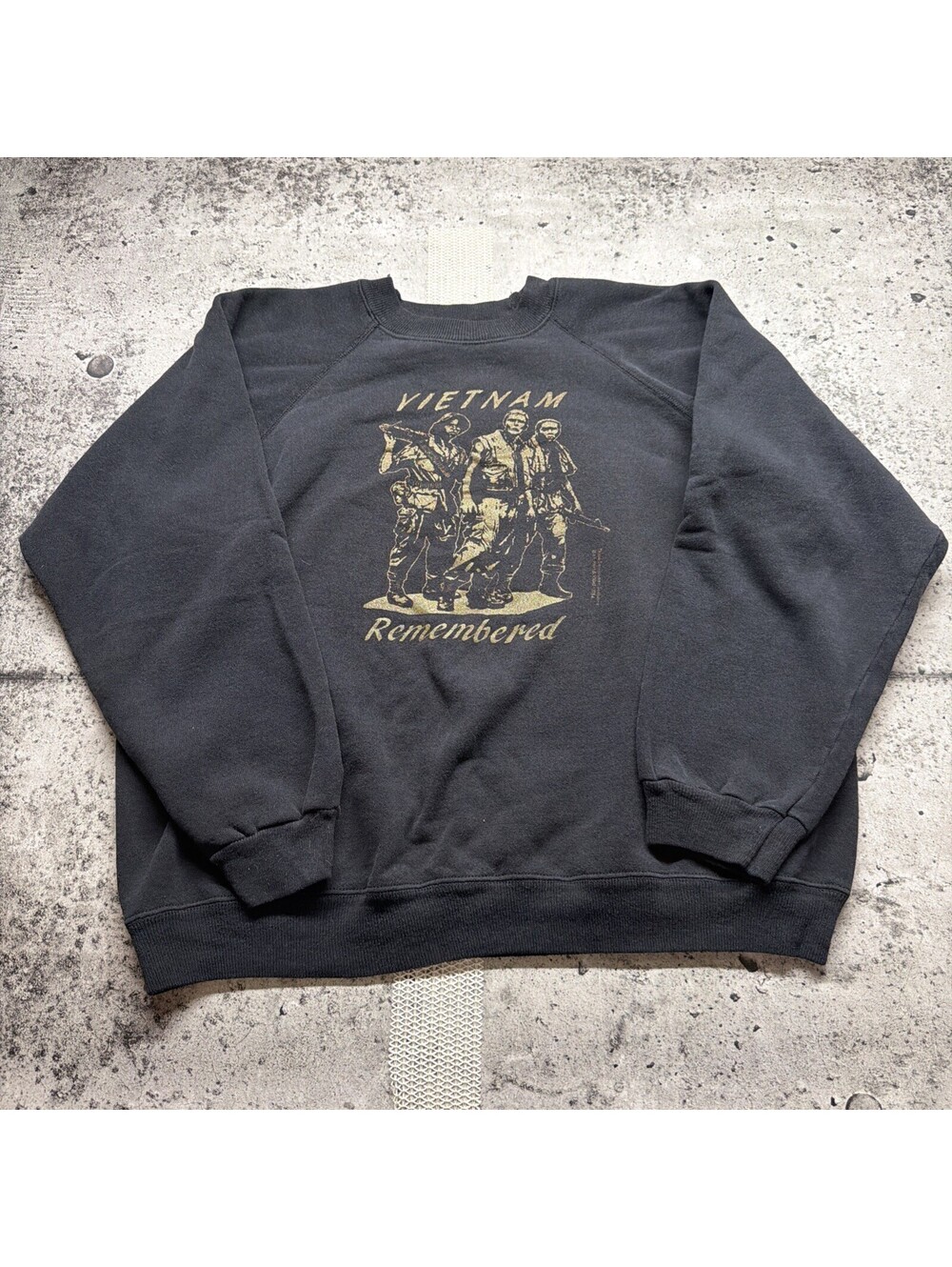 Men's Vtg 1984 Hanes Viet Nam Remembered Graphic T-Shirt Black XL